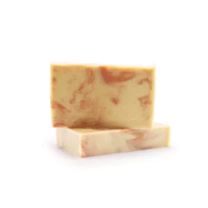 savon artisanal au lait d'ânesse et à l'huile d'olive, parfumé à la rose de mai