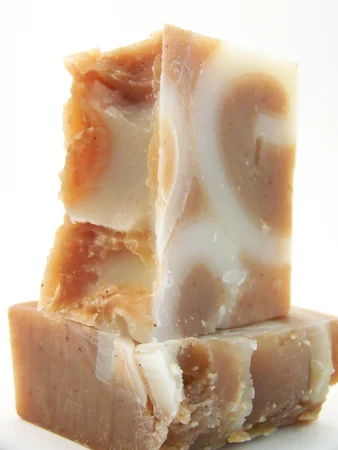 vue d'un cube de savon, résultant de la saponification à froid